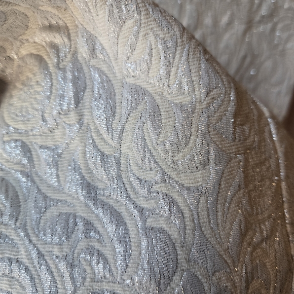 Ann Taylor Signature Petite  Cream Textured Cropped Pants Size 6P - Picture 4 of 8